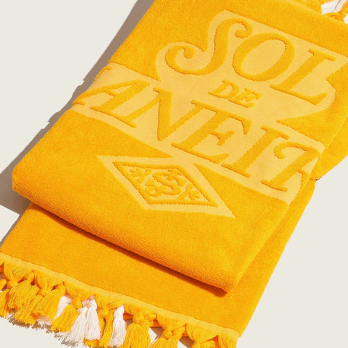 Close up image of the sol de janeiro beach towel 